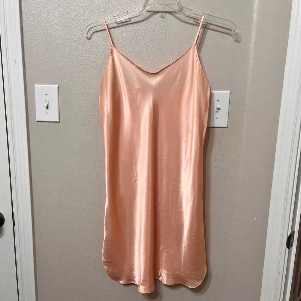 Vanity Fair Womens Peach Satin Chemise Nightgown V-Neck Spaghetti Strap 38/20